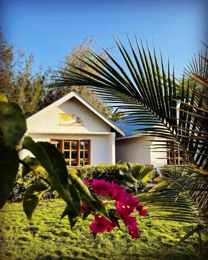 Uroa Getaway Bed & Breakfast Exterior photo